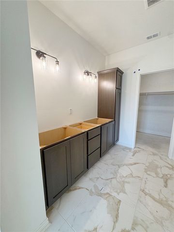 2107 Fury, Portland, TX 78374