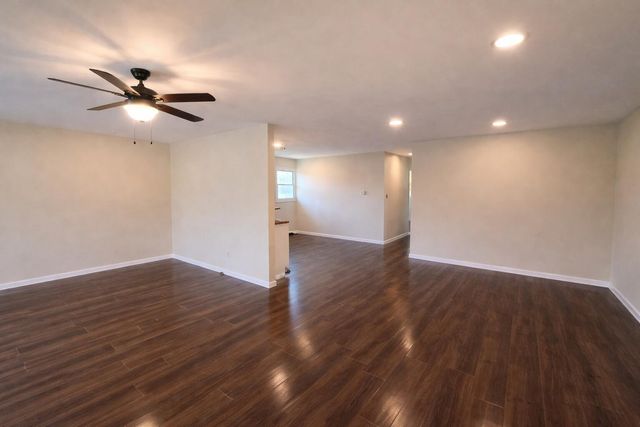 5768 Roosevelt Place, Merrillville, IN 46410