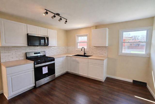 5768 Roosevelt Place, Merrillville, IN 46410