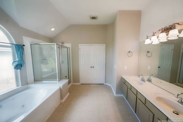4736 GREEN BLUFF DR, Schertz, TX 78154