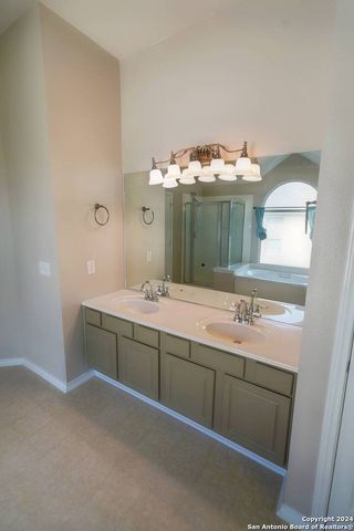 4736 GREEN BLUFF DR, Schertz, TX 78154