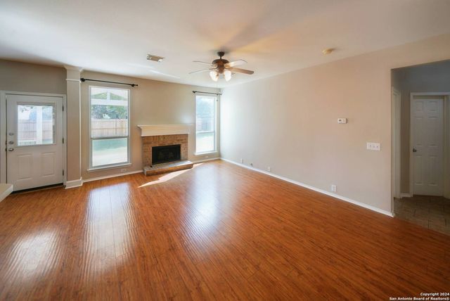 4736 GREEN BLUFF DR, Schertz, TX 78154