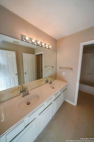 4736 GREEN BLUFF DR, Schertz, TX 78154