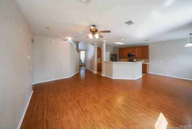 4736 GREEN BLUFF DR, Schertz, TX 78154