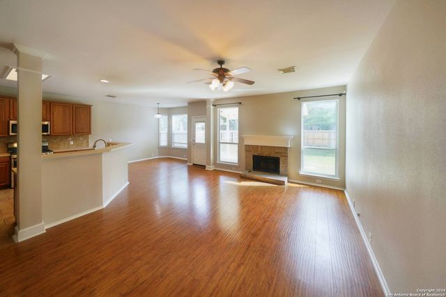 4736 GREEN BLUFF DR, Schertz, TX 78154