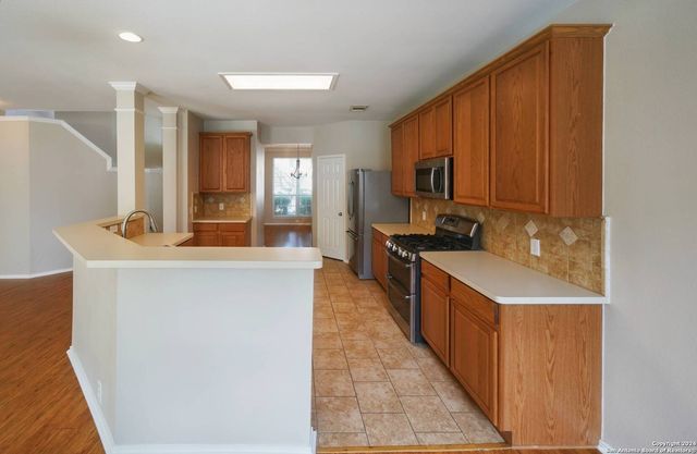 4736 GREEN BLUFF DR, Schertz, TX 78154