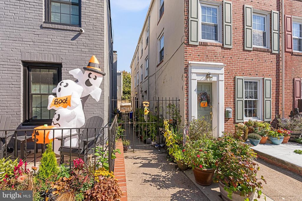 1417 E HEWSON ST #REAR, PHILADELPHIA, PA 19125 — exterior