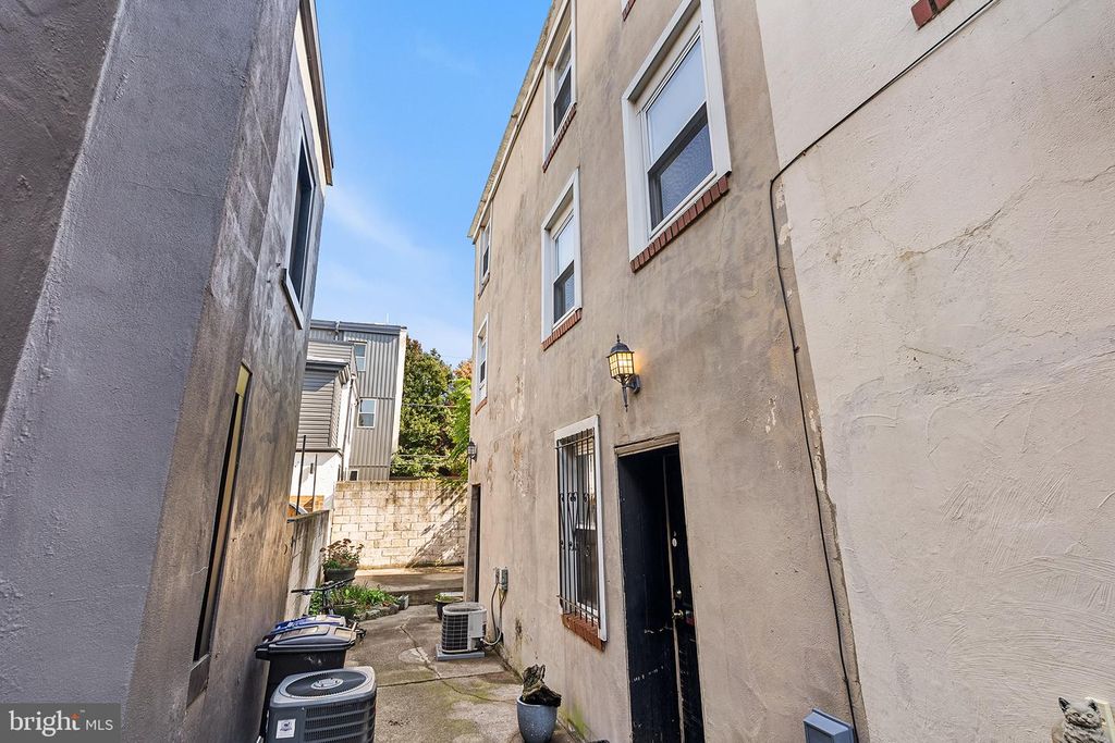 1417 E HEWSON ST #REAR, PHILADELPHIA, PA 19125 — photo 2