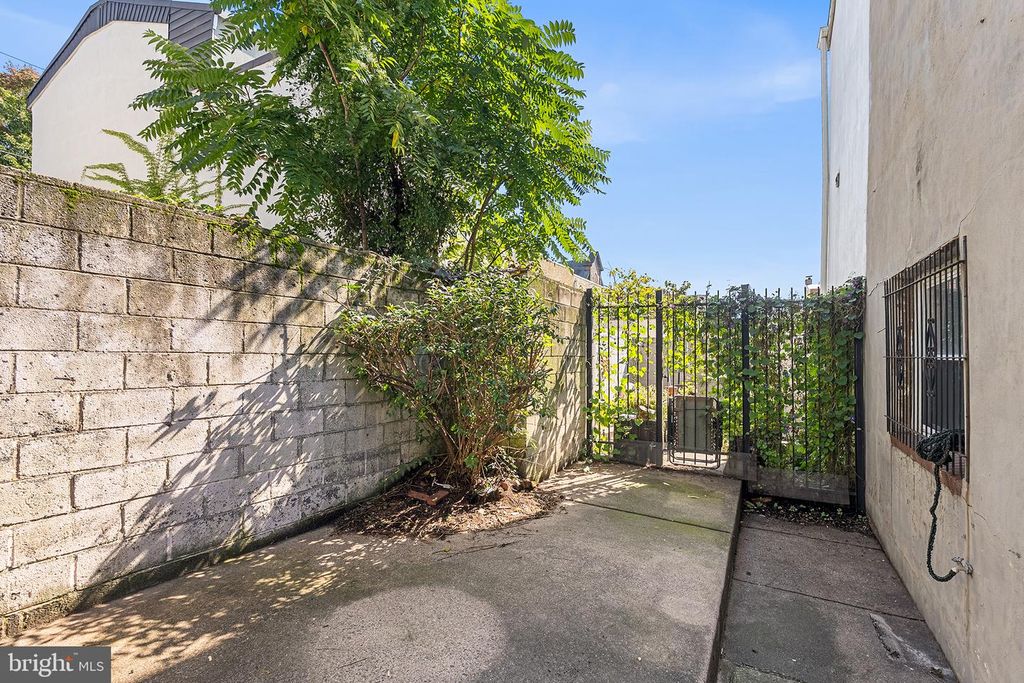 1417 E HEWSON ST #REAR, PHILADELPHIA, PA 19125 — photo 4