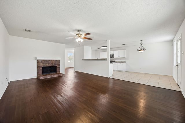 1412 Sunflower Court, Burleson, TX 76028