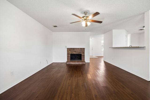 1412 Sunflower Court, Burleson, TX 76028