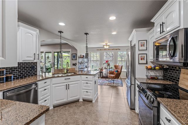 4 Lynher Lane, Bella Vista, AR 72714