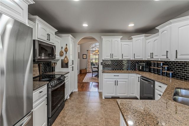 4 Lynher Lane, Bella Vista, AR 72714