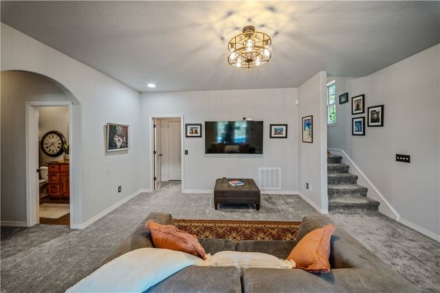 4 Lynher Lane, Bella Vista, AR 72714