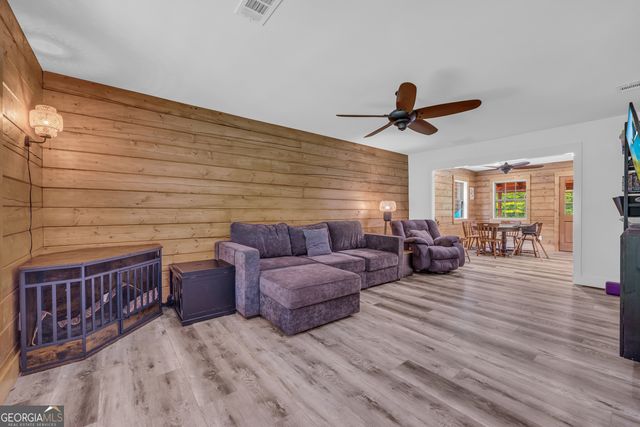 280 Shore Crest Drive, Martin, GA 30557