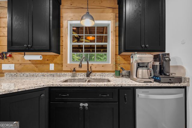 280 Shore Crest Drive, Martin, GA 30557