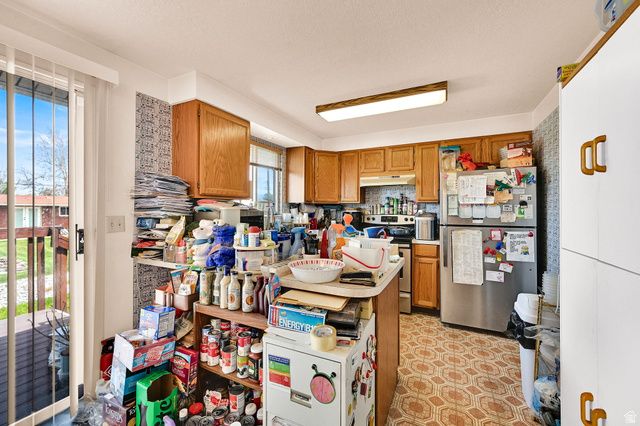 1890 W 2400 S, Syracuse, UT 84075
