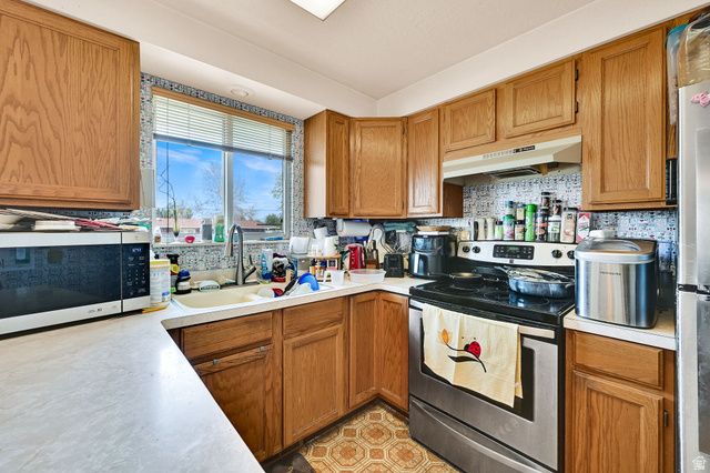 1890 W 2400 S, Syracuse, UT 84075