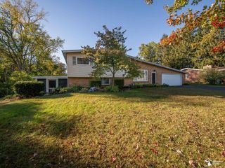 2863 Wiltshire Drive, Lambertville, MI 48144