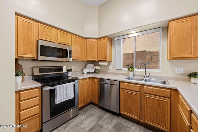 11990 N Labyrinth Drive, Oro Valley, AZ 85737
