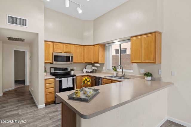 11990 N Labyrinth Drive, Oro Valley, AZ 85737
