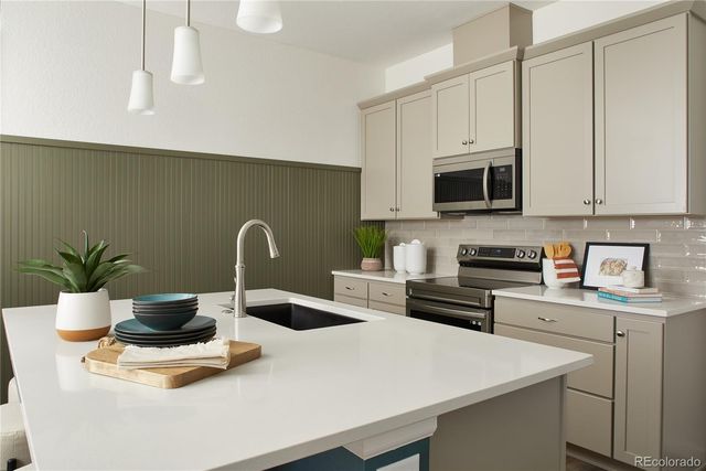 6153 N Ceylon Street 9-102, Denver, CO 80249