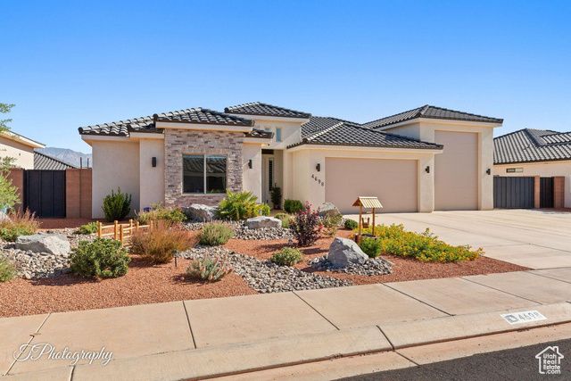 4698 W 3100 S, Hurricane, UT 84737