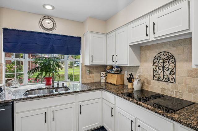 800 Fernwood Court, Highland Village, TX 75077