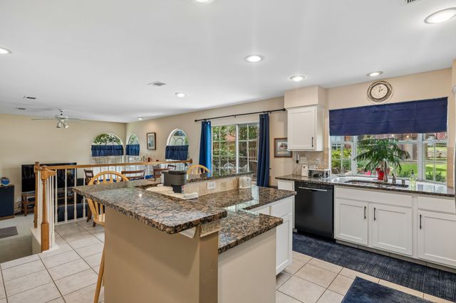 800 Fernwood Court, Highland Village, TX 75077