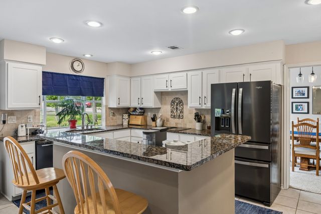 800 Fernwood Court, Highland Village, TX 75077