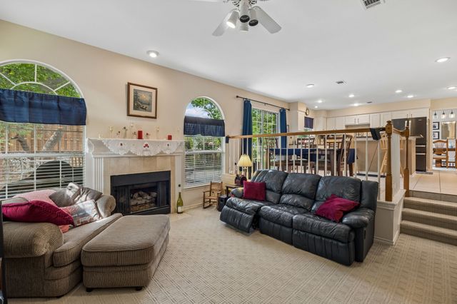 800 Fernwood Court, Highland Village, TX 75077