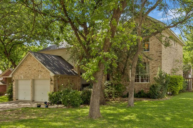 800 Fernwood Court, Highland Village, TX 75077