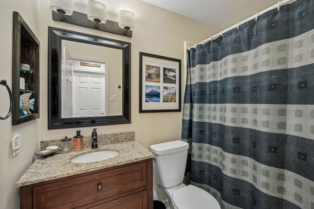 800 Fernwood Court, Highland Village, TX 75077