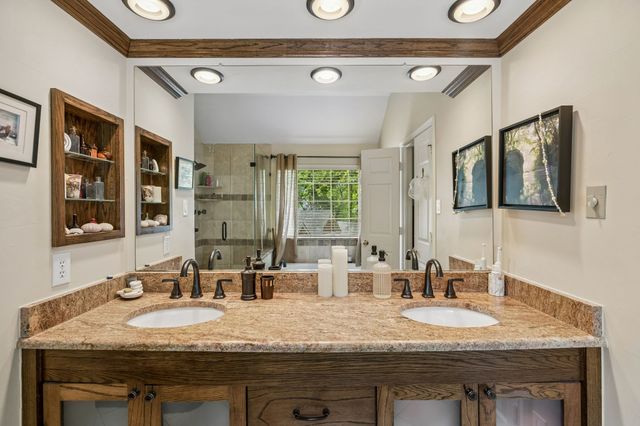 800 Fernwood Court, Highland Village, TX 75077