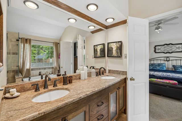 800 Fernwood Court, Highland Village, TX 75077