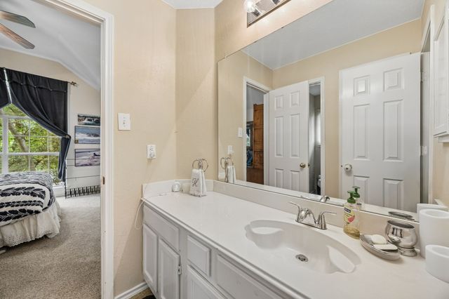800 Fernwood Court, Highland Village, TX 75077