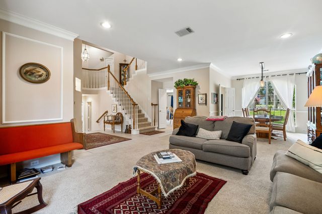 800 Fernwood Court, Highland Village, TX 75077