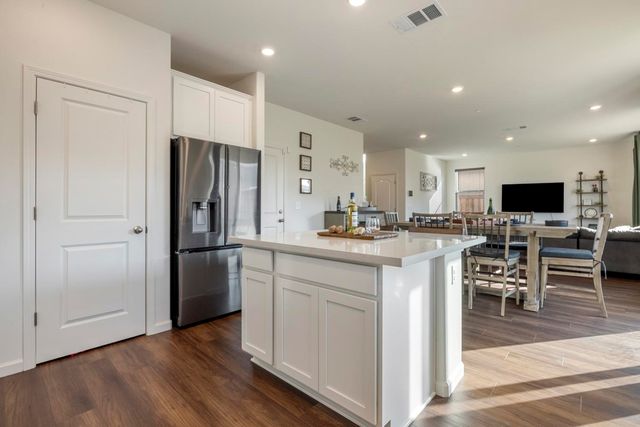 5439 5439 Drawbridge Way, Riverbank, CA 95367