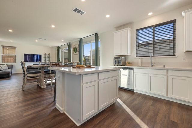 5439 5439 Drawbridge Way, Riverbank, CA 95367