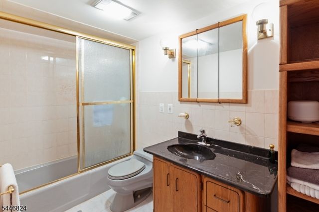 21 Maple Pkwy, Sparta Twp., NJ 07871