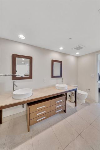 475 Brickell Ave 4211, Miami, FL 33131