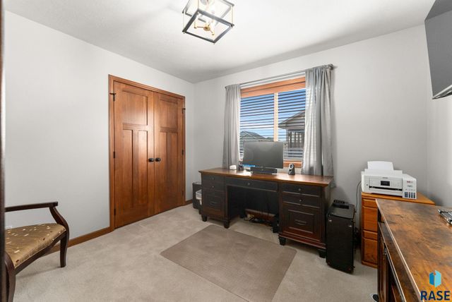 5400 S Sirocco Ave Avenue, Sioux Falls, SD 57108