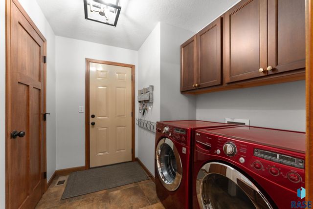 5400 S Sirocco Ave Avenue, Sioux Falls, SD 57108