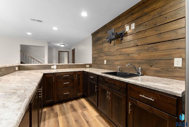 5400 S Sirocco Ave Avenue, Sioux Falls, SD 57108
