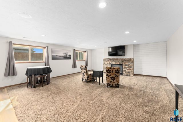 5400 S Sirocco Ave Avenue, Sioux Falls, SD 57108