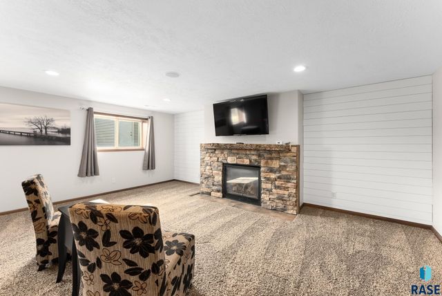 5400 S Sirocco Ave Avenue, Sioux Falls, SD 57108