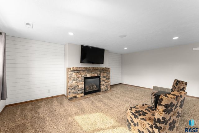 5400 S Sirocco Ave Avenue, Sioux Falls, SD 57108