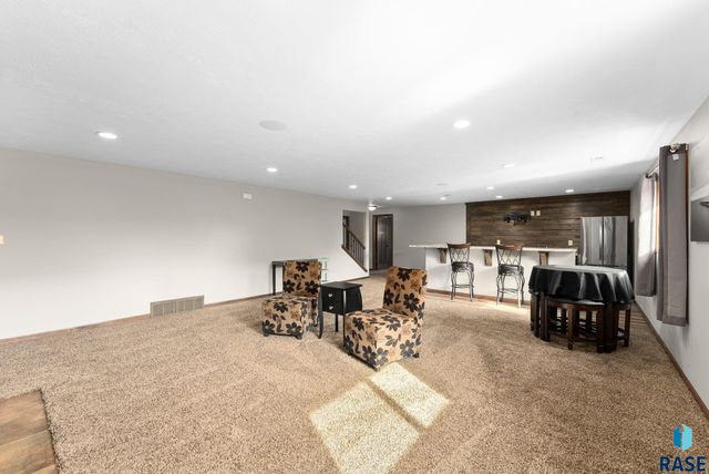 5400 S Sirocco Ave Avenue, Sioux Falls, SD 57108
