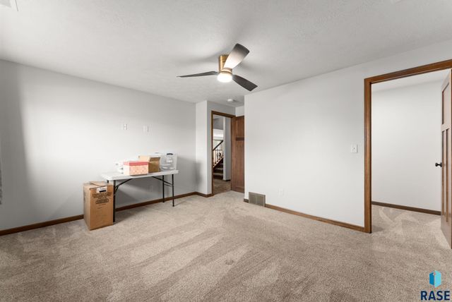 5400 S Sirocco Ave Avenue, Sioux Falls, SD 57108