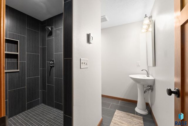 5400 S Sirocco Ave Avenue, Sioux Falls, SD 57108
